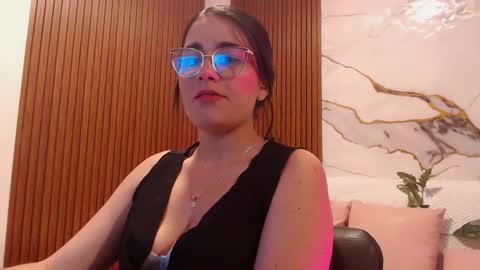 Snapshot of loren_tay chatting on 20, 4, 2026 Loren online show from 20, 4, 2026