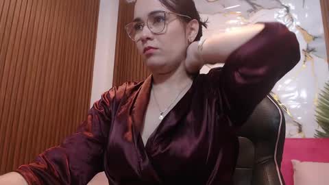 Snapshot of loren_tay chatting on 5, 5, 2026 Loren online show from 5, 5, 2026
