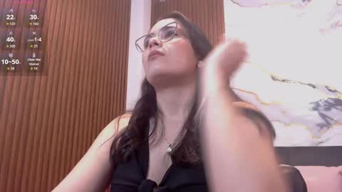 Snapshot of loren_tay chatting on 6, 5, 2026 Loren online show from 6, 5, 2026