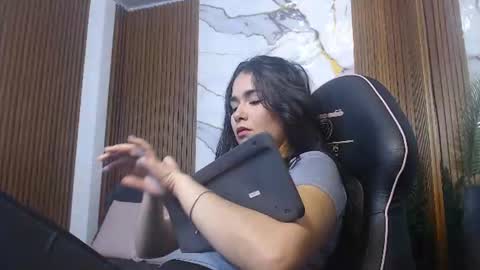 Snapshot of loren_tay chatting on 14, 6, 2026 Loren online show from 14, 6, 2026