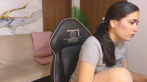 Snapshot of loren_tay chatting on 28, 6, 2026 Loren online show from 28, 6, 2026