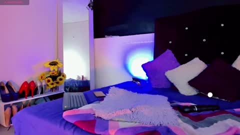 lesly lorena online show from 27, 12, 2024