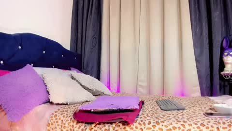 Snapshot of lorena_capelli_ chatting on 3, 10, 2025 lesly lorena online show from 3, 10, 2025