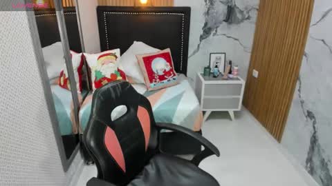 Snapshot of lorenadavies chatting on 25, 11, 2025 lorenadavies online show from 25, 11, 2025