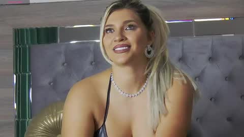 Snapshot of lorenaryan chatting on 6, 6, 2026 lorenaryan online show from 6, 6, 2026
