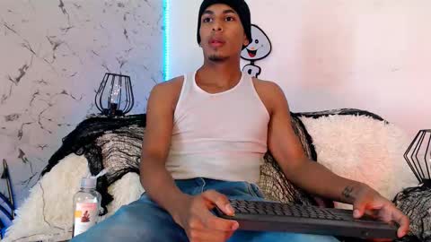 Snapshot of lorian_vikel chatting on 5, 10, 2025 Lorian Vikel online show from 5, 10, 2025