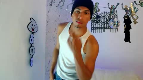 Snapshot of lorian_vikel chatting on 21, 10, 2025 Lorian Vikel online show from 21, 10, 2025