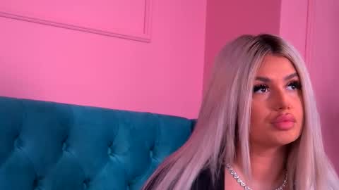 Snapshot of lorryskye chatting on 21, 11, 2025 Lorry online show from 21, 11, 2025