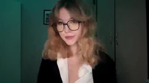 Hi Im Nicole online show from 10, 9, 2025