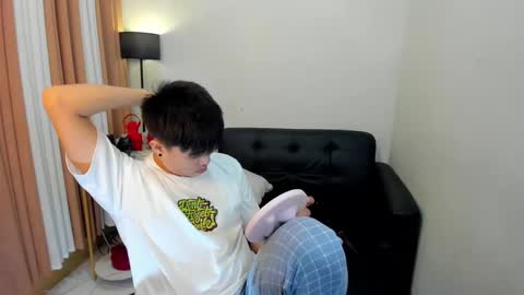 Snapshot of louie_cute_asian chatting on 20, 12, 2024 Kylie online show from 20, 12, 2024