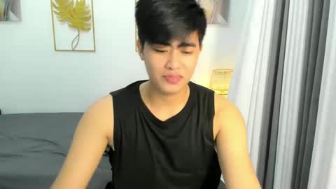 Snapshot of louie_cute_asian chatting on 27, 2, 2025 Kylie online show from 27, 2, 2025