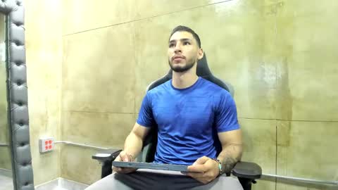 Louis online show from 4, 3, 2025