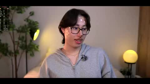 Snapshot of louis_zh chatting on 26, 10, 2025 Louis online show from 26, 10, 2025