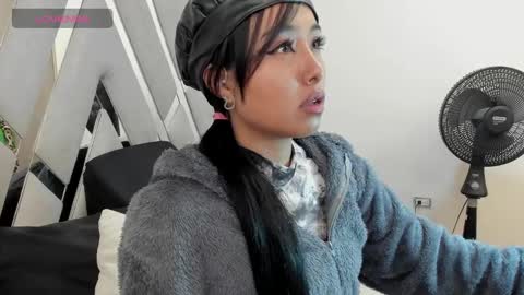 louise_taylorr online show from 18, 1, 2025