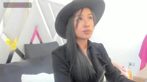 louise_taylorr online show from 22, 1, 2025