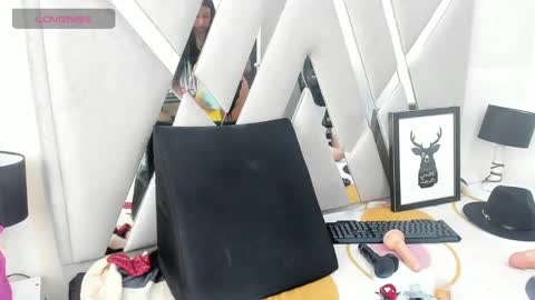 louise_taylorr online show from 22, 1, 2025