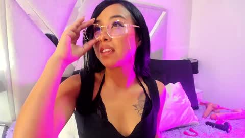 louise_taylorr online show from 24, 2, 2025