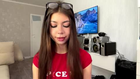 Snapshot of louiswawrzyniak chatting on 14, 3, 2026 Flora online show from 14, 3, 2026