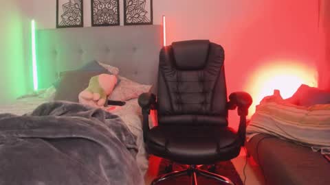 Snapshot of lourreinstounn chatting on 13, 11, 2025 Lourrein Stoun Independiente online show from 13, 11, 2025