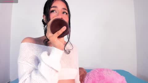 Snapshot of love_cameron chatting on 12, 12, 2024 Cam online show from 12, 12, 2024