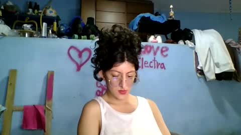 Snapshot of love_electra chatting on 4, 10, 2025 love_electra online show from 4, 10, 2025