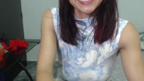Snapshot of love_gatubela chatting on 24, 12, 2024 Nina online show from 24, 12, 2024
