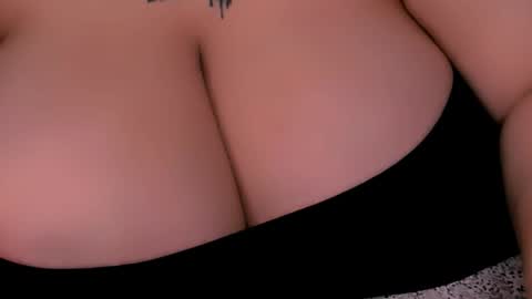 Snapshot of love_insidee chatting on 22, 11, 2025 Sailor online show from 22, 11, 2025