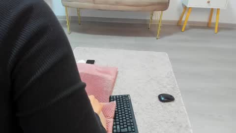 Andreea online show from 8, 5, 2026