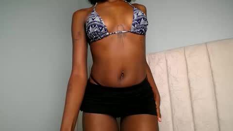 Snapshot of love_miah chatting on 2, 10, 2025 Miah online show from 2, 10, 2025