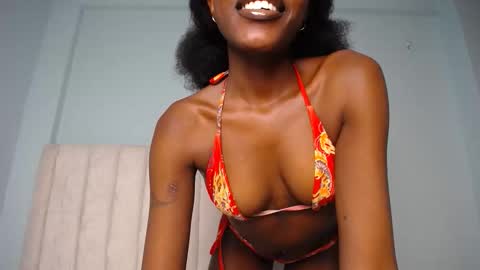 Snapshot of love_miah chatting on 22, 10, 2025 Miah online show from 22, 10, 2025