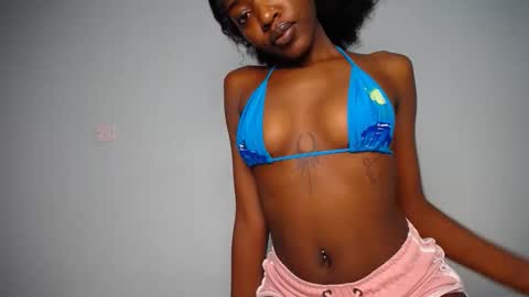 Snapshot of love_miah chatting on 23, 10, 2025 Miah online show from 23, 10, 2025