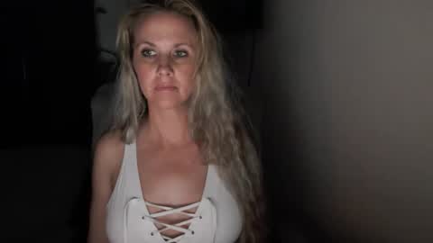 LoVe On  online show from 10, 5, 2026