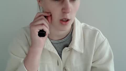 Vivian online show from 5, 11, 2025