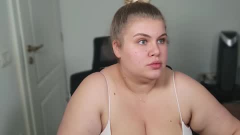 Snapshot of love_wiggy18 chatting on 29, 9, 2025 Ally online show from 29, 9, 2025