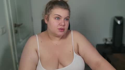 Snapshot of love_wiggy18 chatting on 4, 10, 2025 Ally online show from 4, 10, 2025