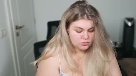 Snapshot of love_wiggy18 chatting on 8, 10, 2025 Ally online show from 8, 10, 2025