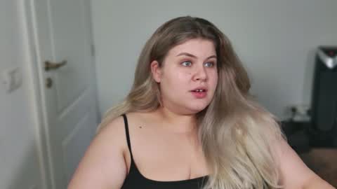 Snapshot of love_wiggy18 chatting on 17, 10, 2025 Ally online show from 17, 10, 2025