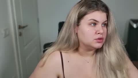 Snapshot of love_wiggy18 chatting on 19, 10, 2025 Ally online show from 19, 10, 2025