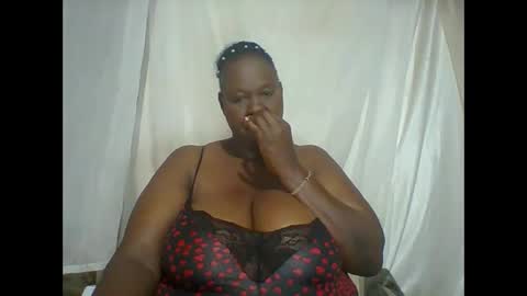 Snapshot of lovebigmelon chatting on 13, 11, 2025 Lynn online show from 13, 11, 2025