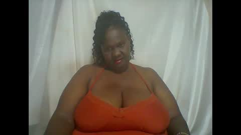 Snapshot of lovebigmelon chatting on 24, 11, 2025 Lynn online show from 24, 11, 2025