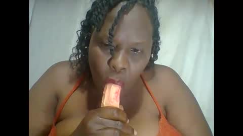 Snapshot of lovebigmelon chatting on 1, 12, 2025 Lynn online show from 1, 12, 2025