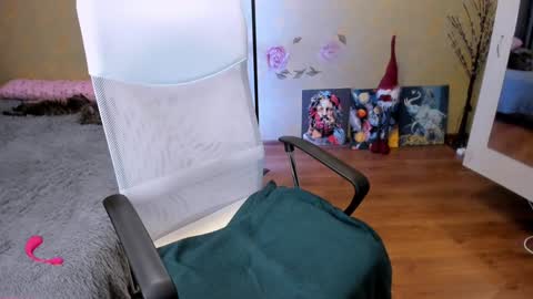 Snapshot of loveboys1993 chatting on 23, 12, 2024 cat-girl online show from 23, 12, 2024