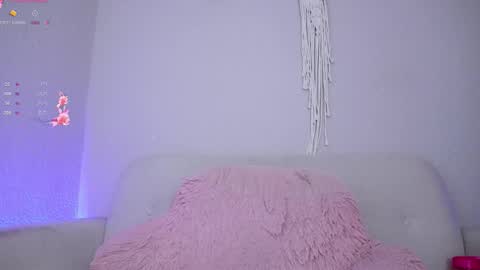 Snapshot of loveegirll chatting on 12, 10, 2025 katalina   online show from 12, 10, 2025