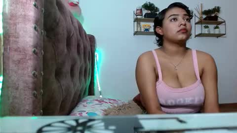 Snapshot of loveliluz chatting on 18, 11, 2025 loveliluz online show from 18, 11, 2025