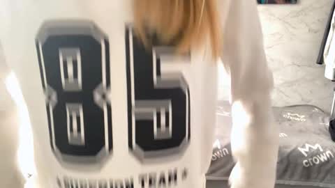 Snapshot of lovelladeboer chatting on 12, 10, 2025 Ella online show from 12, 10, 2025