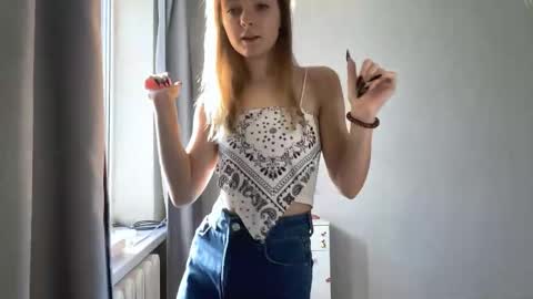 Snapshot of lovelladeboer chatting on 4, 11, 2025 Ella online show from 4, 11, 2025