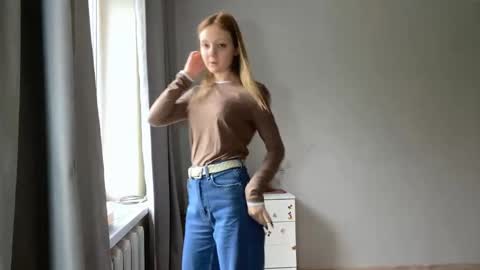 Snapshot of lovelladeboer chatting on 5, 11, 2025 Ella online show from 5, 11, 2025