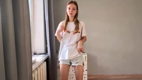 Snapshot of lovelladeboer chatting on 19, 11, 2025 Ella online show from 19, 11, 2025