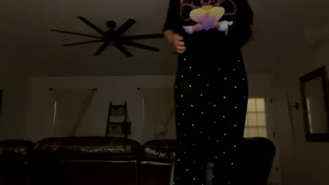 Snapshot of lovellly_ chatting on 9, 12, 2024 Love online show from 9, 12, 2024