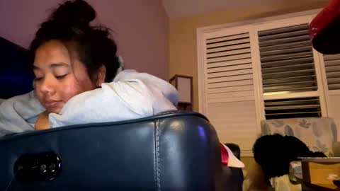 Snapshot of lovellly_ chatting on 16, 12, 2024 Love online show from 16, 12, 2024